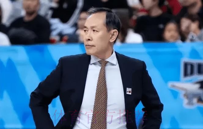 关键时刻又崩！许利民发布会罕见发怒，却甩锅球员态度与球员能力