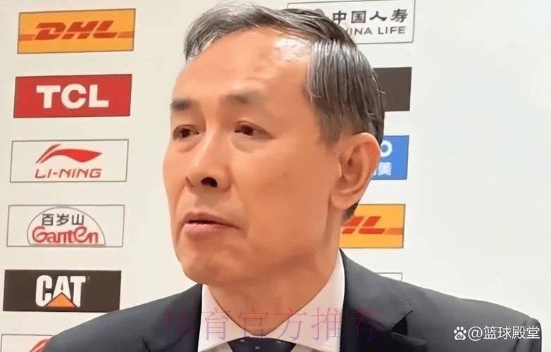 关键时刻又崩！许利民发布会罕见发怒，却甩锅球员态度与球员能力