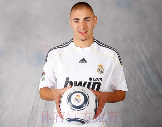 走了谁背锅？记者：里昂正考虑夏窗签下本泽马